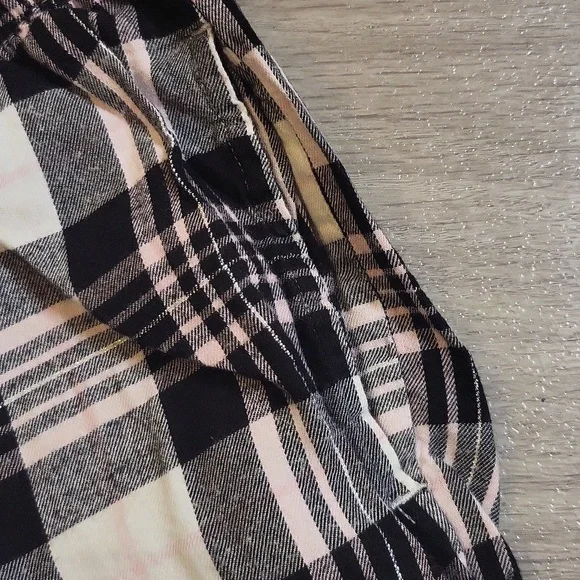 Victoria's Secret Black and White And Pink Plaid Pants - Picture 4 of 5